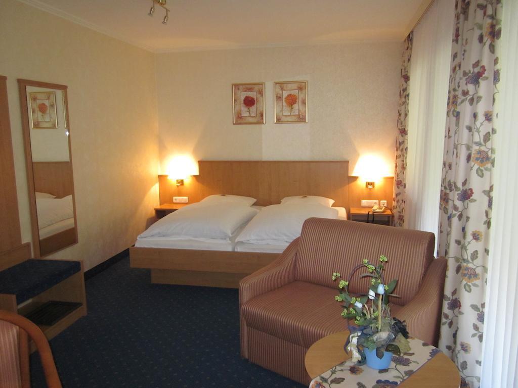 Gasthof Rodachtal mit Gästehaus Katharina Schwarzenbach am Wald Zimmer foto